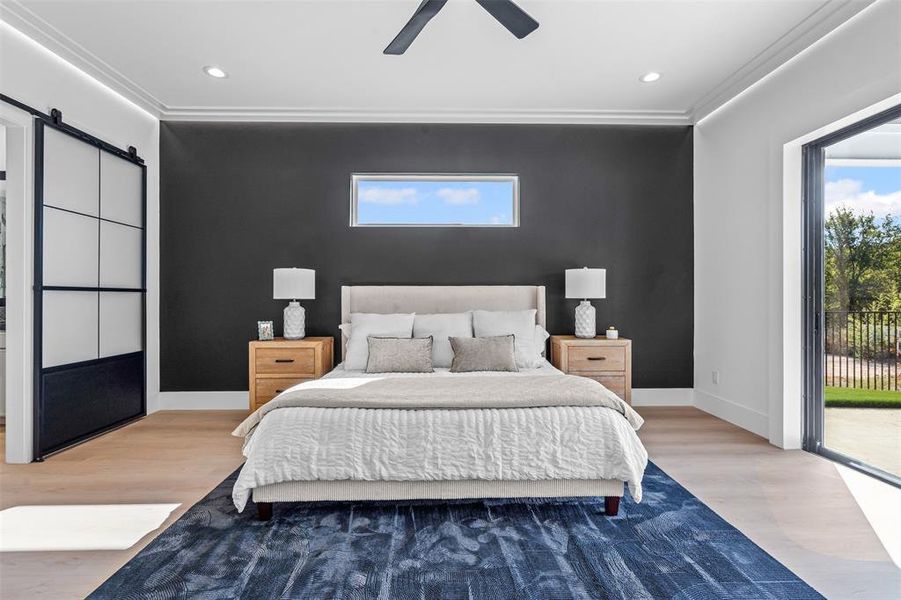 Bedroom featuring a barn door, access to exterior, wood finished floors, a ceiling fan, and recessed lighting