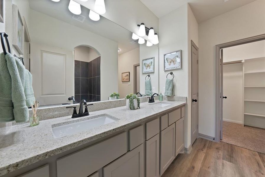 Owner's ensuite bathroom Owner's ensuite bathroom