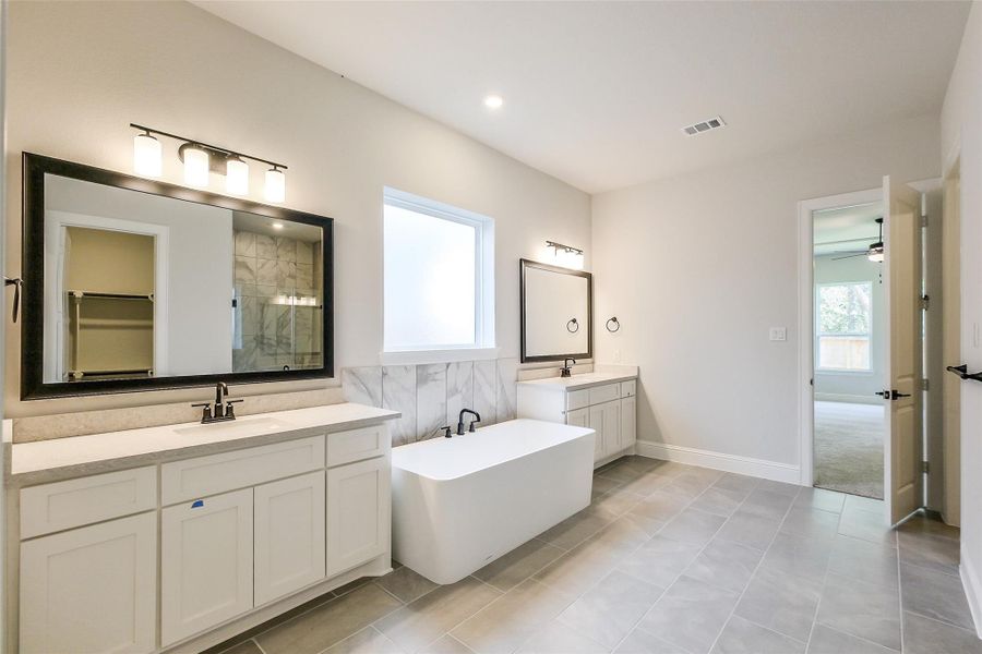 Furnished interior view inside a new home in Evergreen 70', Conroe (Image 6). Furnished interior view inside a new home in Evergreen 70', Conroe (Image 6).