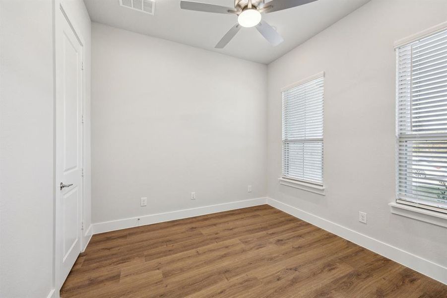 Spacious, unfurnished interior of a new home in Dove Hollow, Waxahachie (Image 14). Spacious, unfurnished interior of a new home in Dove Hollow, Waxahachie (Image 14).