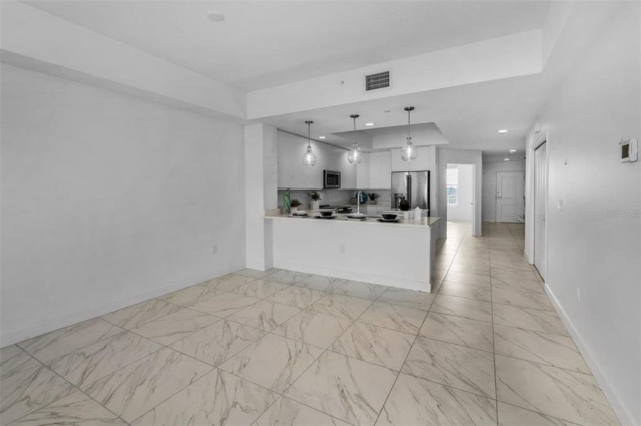 Spacious, unfurnished interior of a new home in , Clearwater Beach (Image 12).