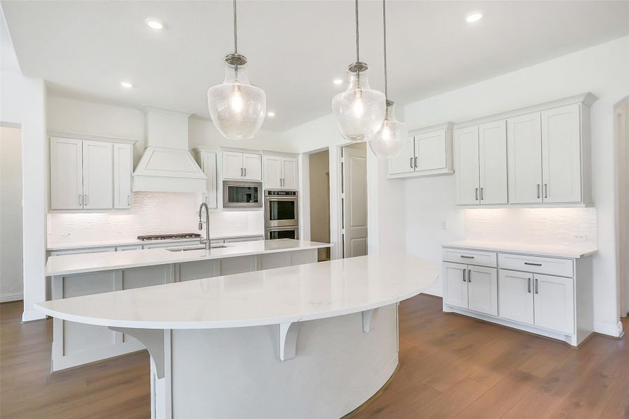 Furnished interior view inside a new home in Sienna 65', Missouri City (Image 9).