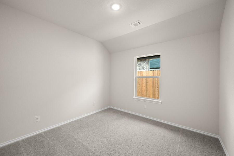 Spacious, unfurnished interior of a new home in Summer Crest, Fort Worth (Image 25).