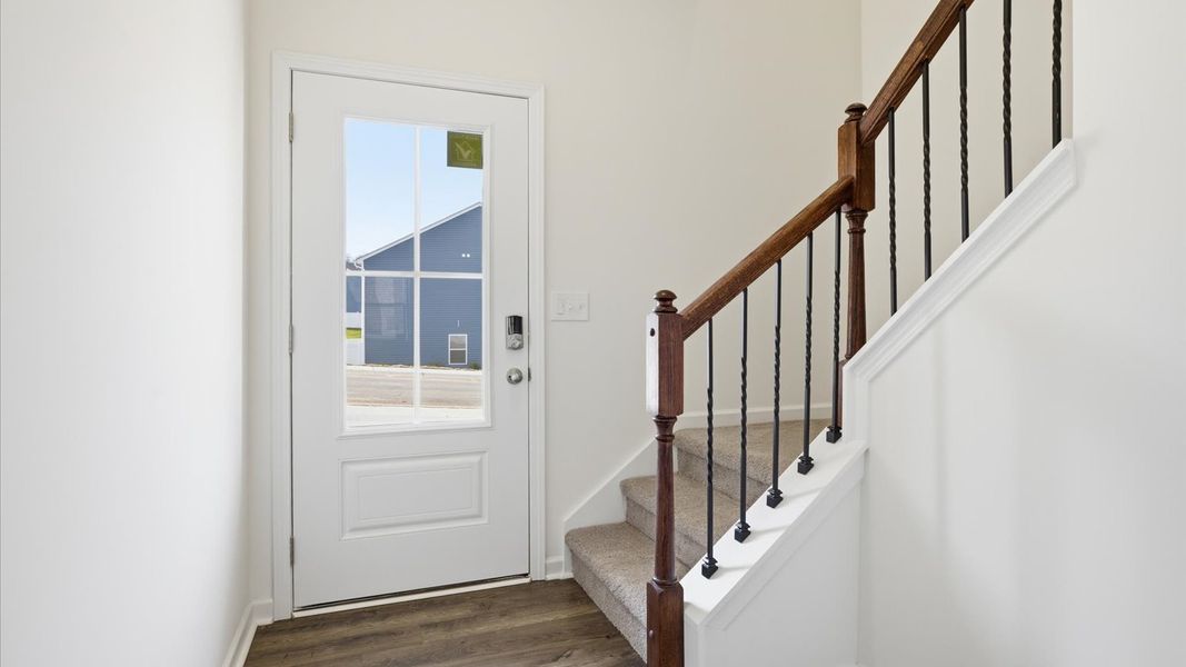 Spacious, unfurnished interior of a new home in Cherokee Crossing, Kodak (Image 9).