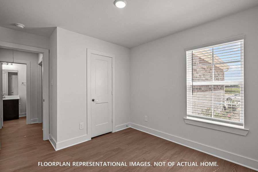 Spacious, unfurnished interior of a new home in Ambrose, La Marque (Image 20).