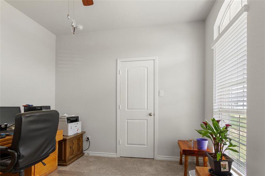 Furnished interior view inside a new home in Saddle Creek, Waco (Image 33).