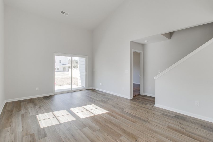 Spacious, unfurnished interior of a new home in Bluefield, Lexington (Image 15).