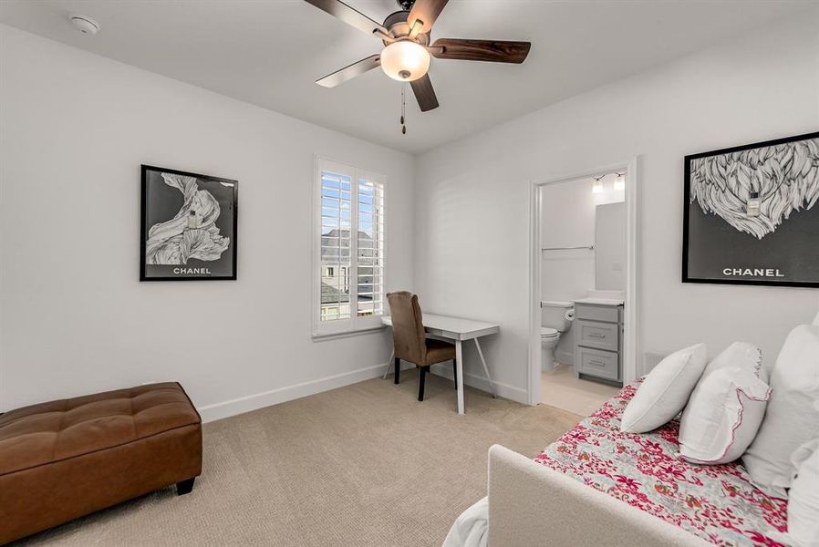 Furnished interior view inside a new home in Fields 50', Frisco (Image 33).