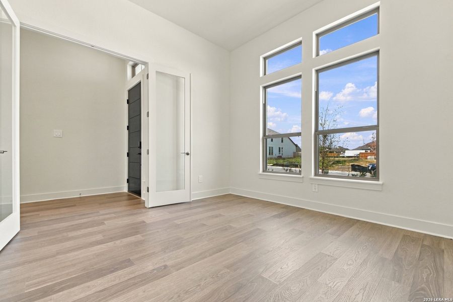 Spacious, unfurnished interior of a new home in Haby Hill 50s, San Antonio (Image 14).