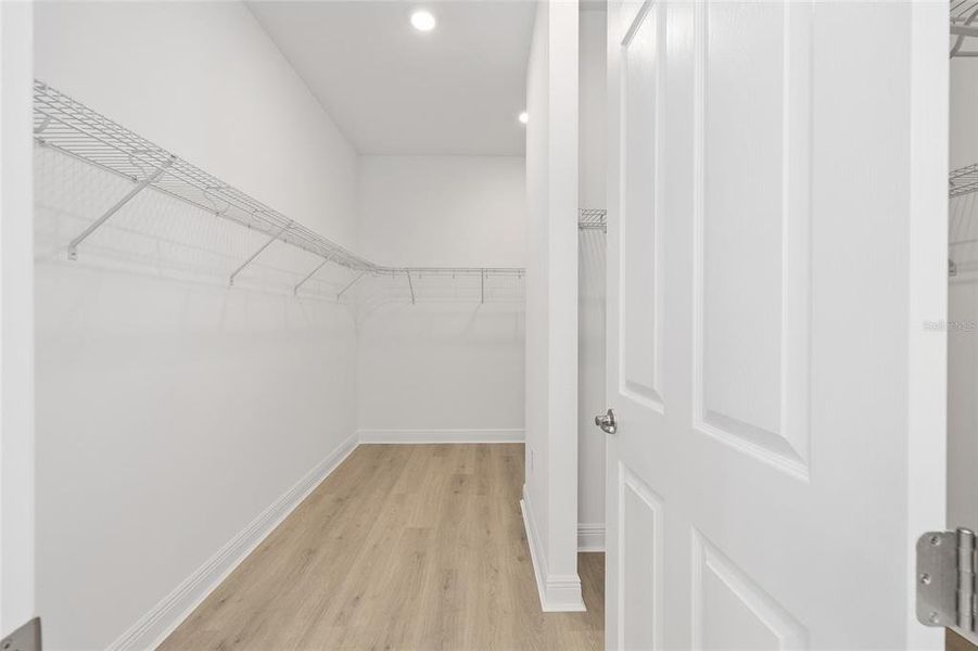 Spacious, unfurnished interior of a new home in , Ocala (Image 24).