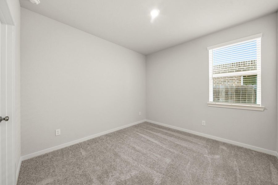 Spacious, unfurnished interior of a new home in Lago Mar, Texas City (Image 21).