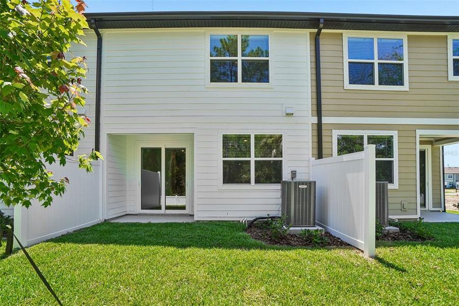 Exterior details and patio area of a home in , Tampa (Image 3).