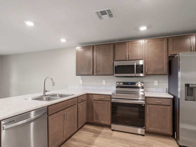 Move-in ready townhome for sale in Winter-Haven FL!