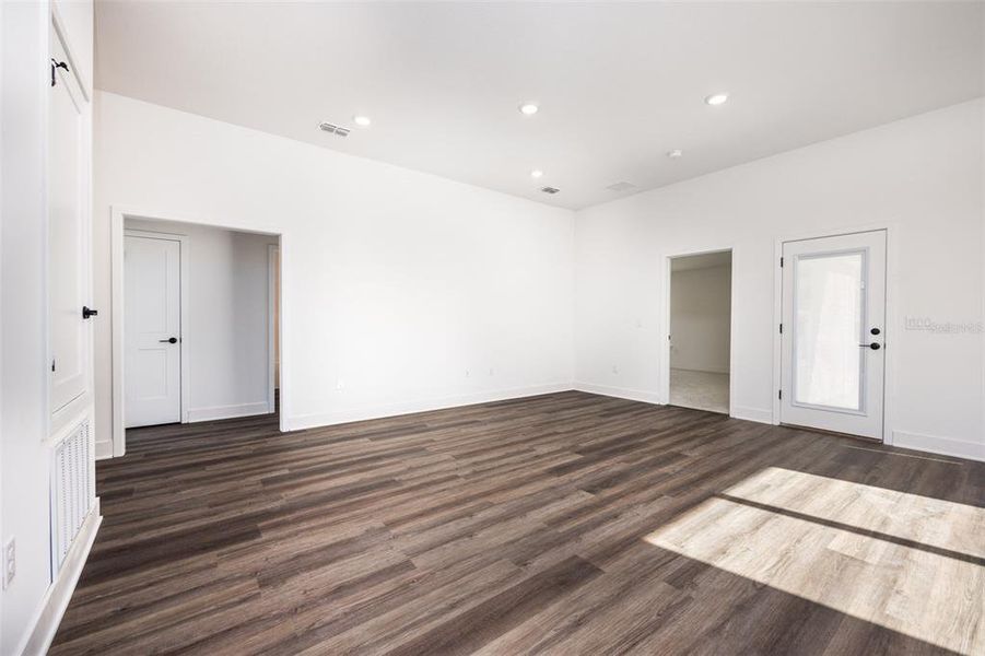 Spacious, unfurnished interior of a new home in , Newberry (Image 13).