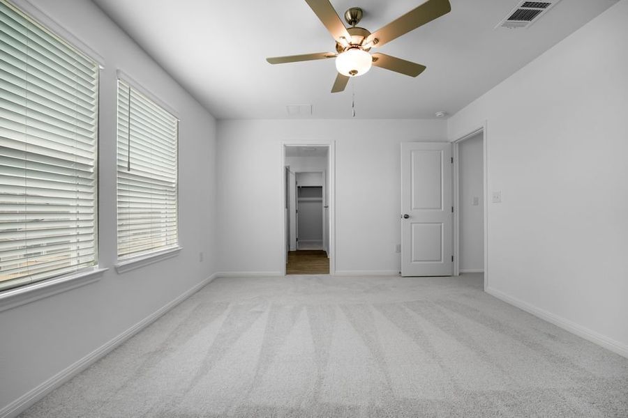 Spacious, unfurnished interior of a new home in Longview 40s, Del Valle (Image 17).