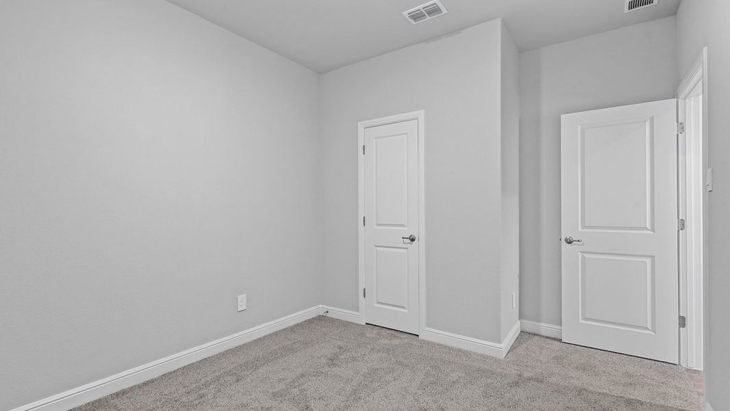 Spacious, unfurnished interior of a new home in Trails of Elizabeth Creek, Fort Worth (Image 29). Spacious, unfurnished interior of a new home in Trails of Elizabeth Creek, Fort Worth (Image 29).