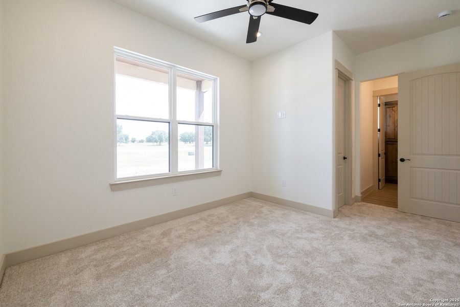 Spacious, unfurnished interior of a new home in , Bandera (Image 20).