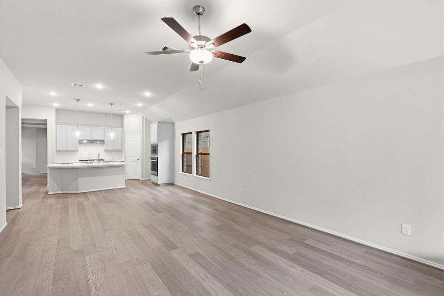Spacious, unfurnished interior of a new home in Grand Central Park, Conroe (Image 19).