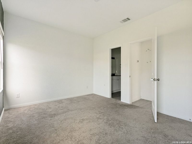 Spacious, unfurnished interior of a new home in , Converse (Image 11).