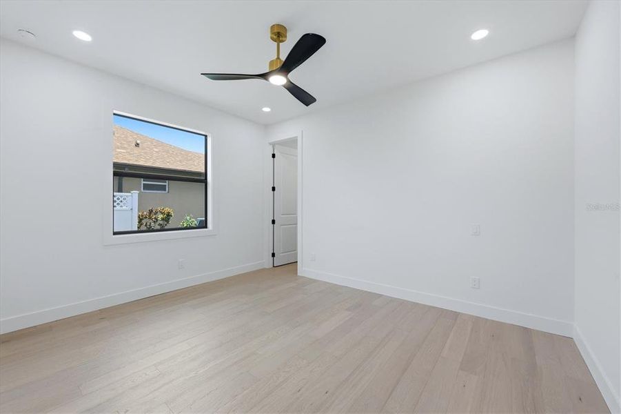 Spacious, unfurnished interior of a new home in , Rotonda West (Image 37).