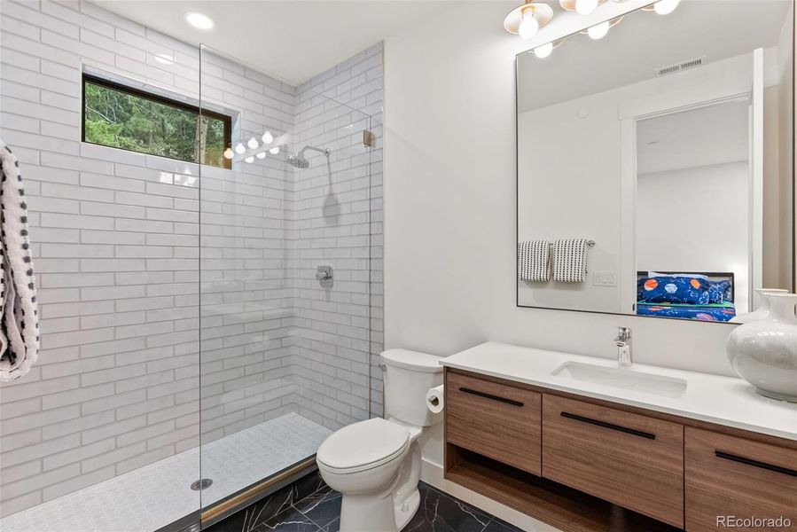 Ensuite bath for upper bedroom