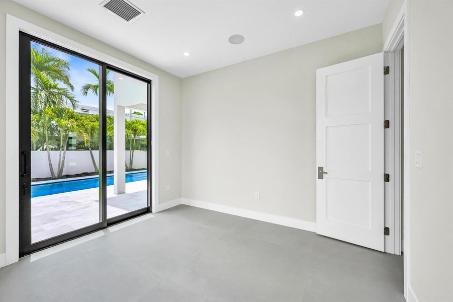 445 NE 11TH AVE-33 445 NE 11TH AVE-33