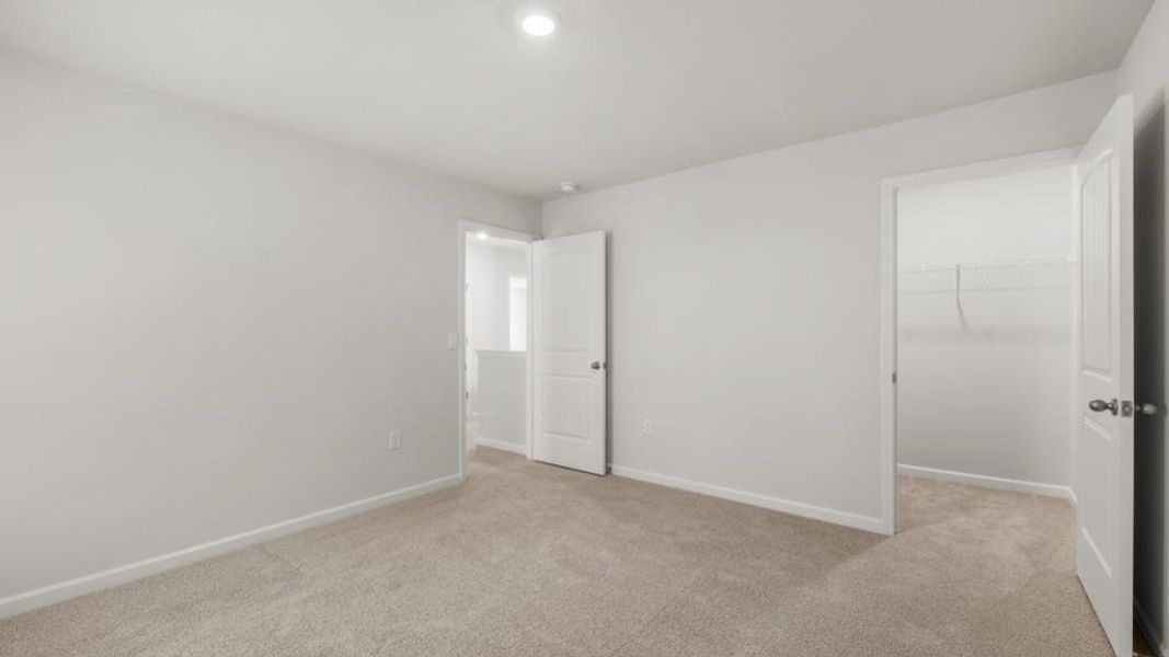 Spacious, unfurnished interior of a new home in Oakleigh Glen, Dallas (Image 10).