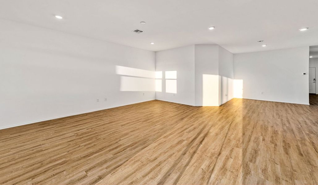 Spacious, unfurnished interior of a new home in Entrada Del Toro at Rancho Sahuarita, Sahuarita (Image 18).