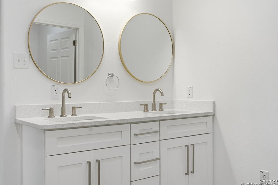 Image 34 of a home in .