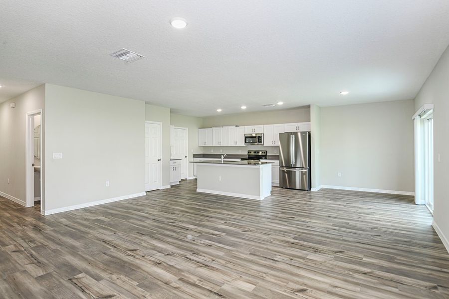 Spacious, unfurnished interior of a new home in Scenic Terrace, Haines City (Image 11).