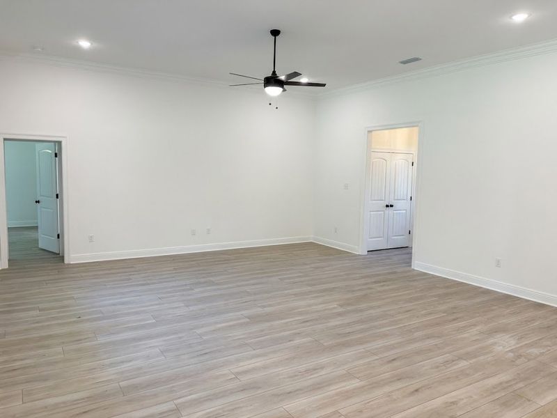 Spacious, unfurnished interior of a new home in Young Oaks, Crestview (Image 14).