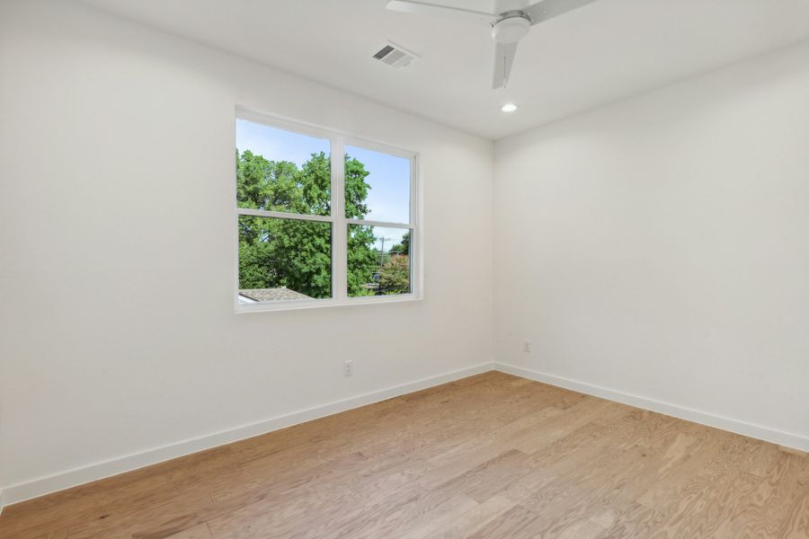 Spacious, unfurnished interior of a new home in , Dallas (Image 36).