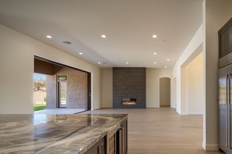 Spacious, unfurnished interior of a new home in Rosewood Highlands at Storyrock, Scottsdale (Image 18).