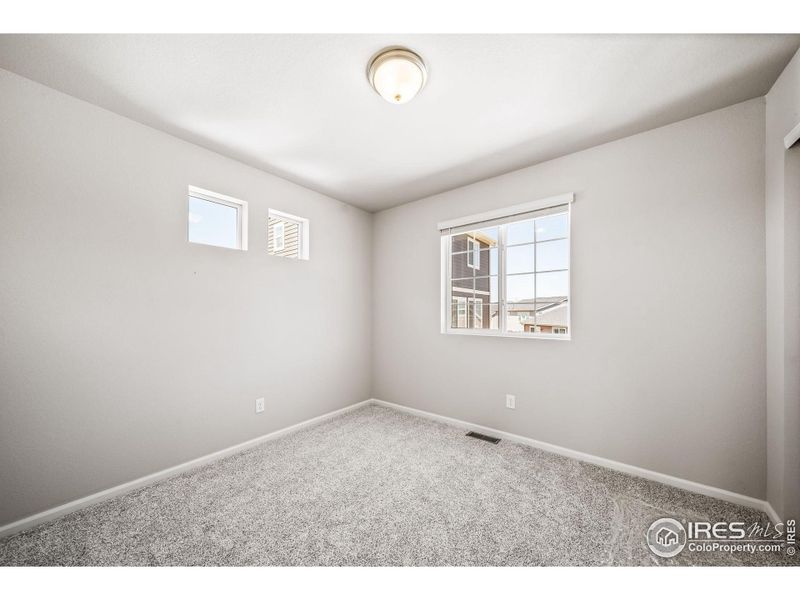 Spacious, unfurnished interior of a new home in Thompson River Ranch, Johnstown (Image 14).