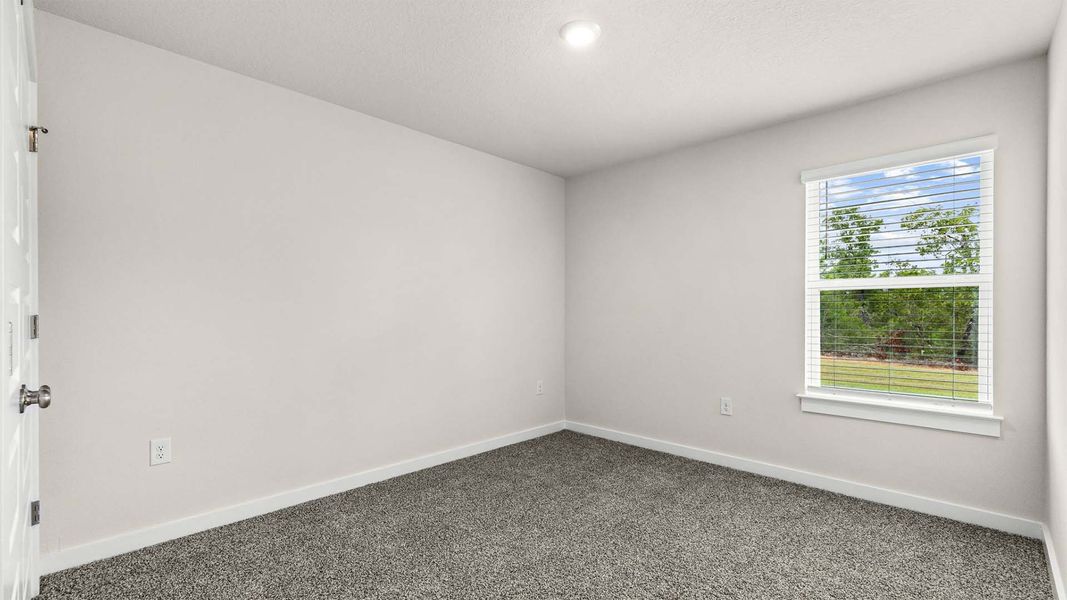 Spacious, unfurnished interior of a new home in Sunny Hills, Chipley (Image 24).