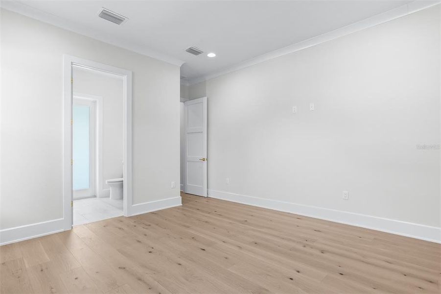 Spacious, unfurnished interior of a new home in , Tampa (Image 61).