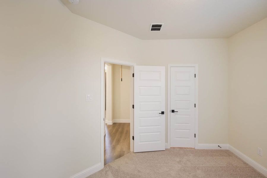 Spacious, unfurnished interior of a new home in Las Lomas, Forney (Image 22).