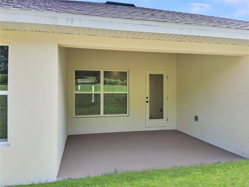 Exterior details and patio area of a home in Arbor Park, Leesburg (Image 3).