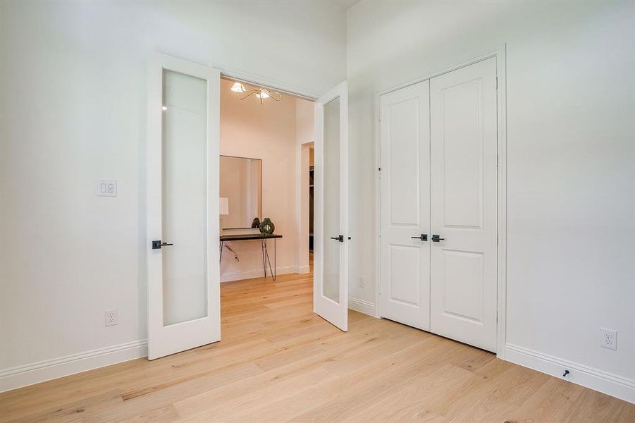 Study or bedroom, with closet and ceiling fan Study or bedroom, with closet and ceiling fan