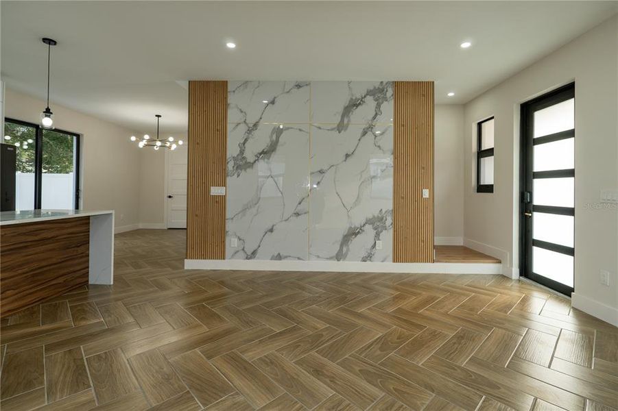 Spacious, unfurnished interior of a new home in , Tampa (Image 35).