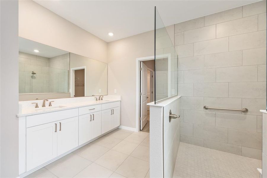 Furnished interior view inside a new home in , Ocala (Image 9).