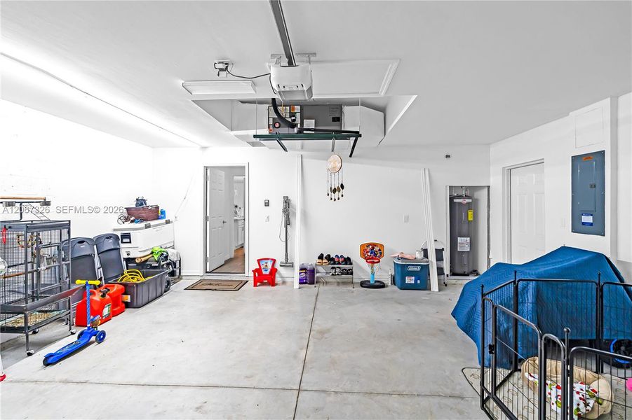 Furnished interior view inside a new home in , Cape Coral (Image 14).