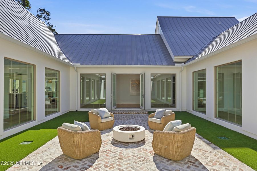 Exterior details and patio area of a home in , Ponte Vedra (Image 42).