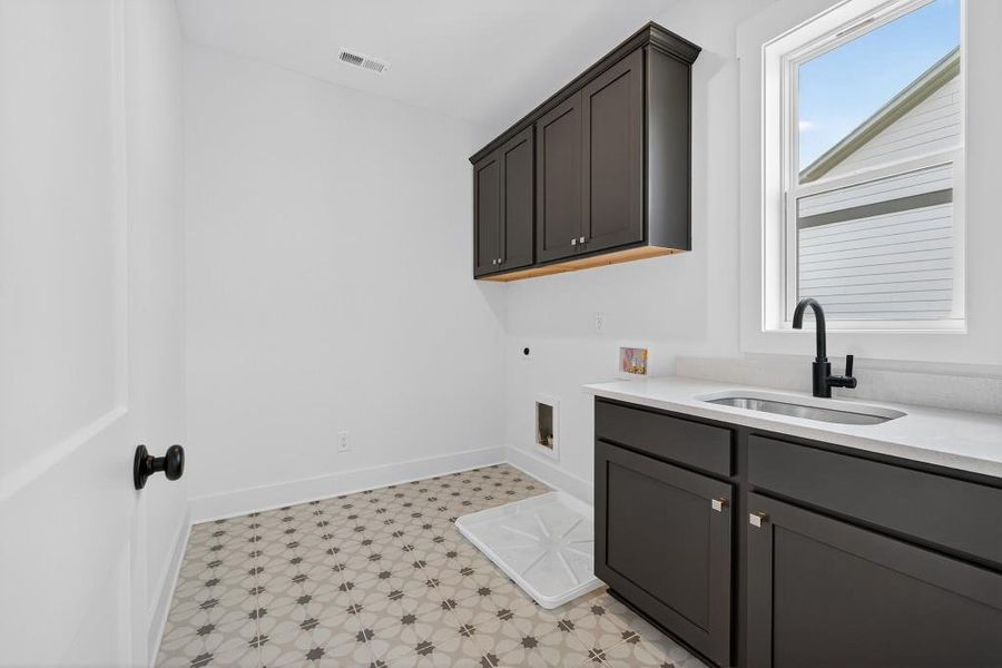 Furnished interior view inside a new home in Livingstone Park, Kennesaw (Image 12).