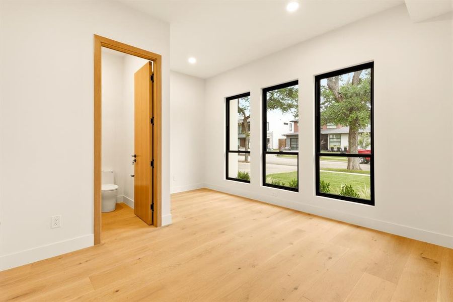 Spacious, unfurnished interior of a new home in , Dallas (Image 32).