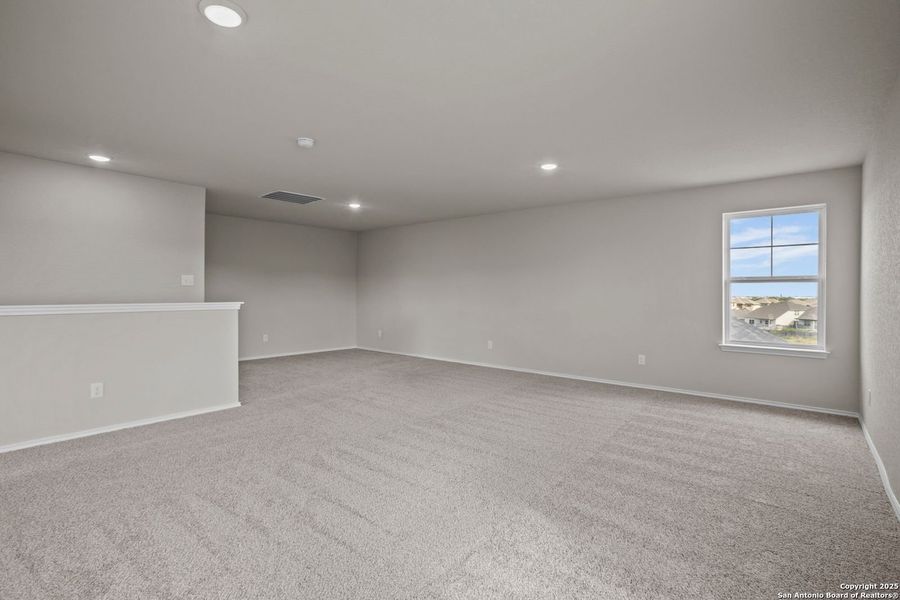 Spacious, unfurnished interior of a new home in Comanche Ridge, San Antonio (Image 35).