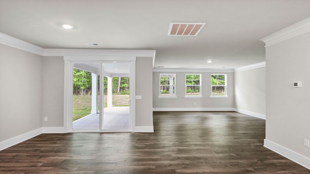 Spacious, unfurnished interior of a new home in Sease's Pond, Gilbert (Image 14).