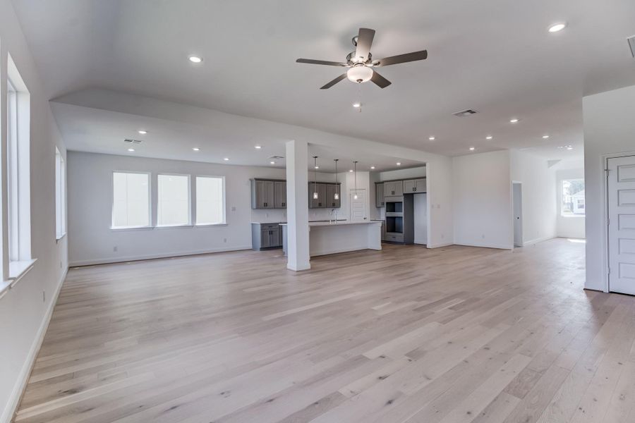 Spacious, unfurnished interior of a new home in Townsen Landing, Humble (Image 27).