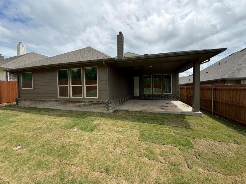 Exterior details and patio area of a home in Waterford Park, Weatherford (Image 3).