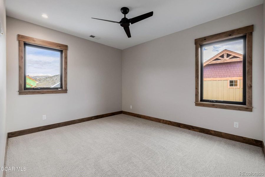 Spacious, unfurnished interior of a new home in , Granby (Image 39).